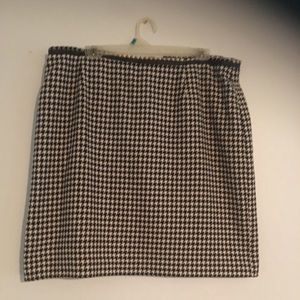 Wool blend black and white houndstooth skirt